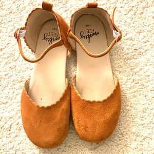 Monkey Feet Weathered brown youth 7-8 shoes